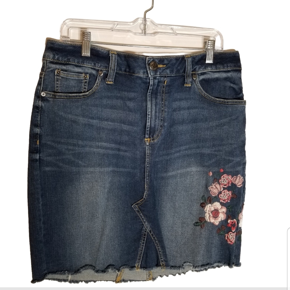 Seven7 Jean Skirt Women's 10 Dark Wash Denim Floral Embroidered Raw Hem Stretch